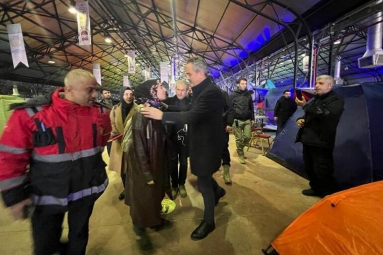 Bakan &Ouml;zer a&ccedil;ıkladı: Deprem b&ouml;lgesindeki okullarda devam zorunluluğu kalktı