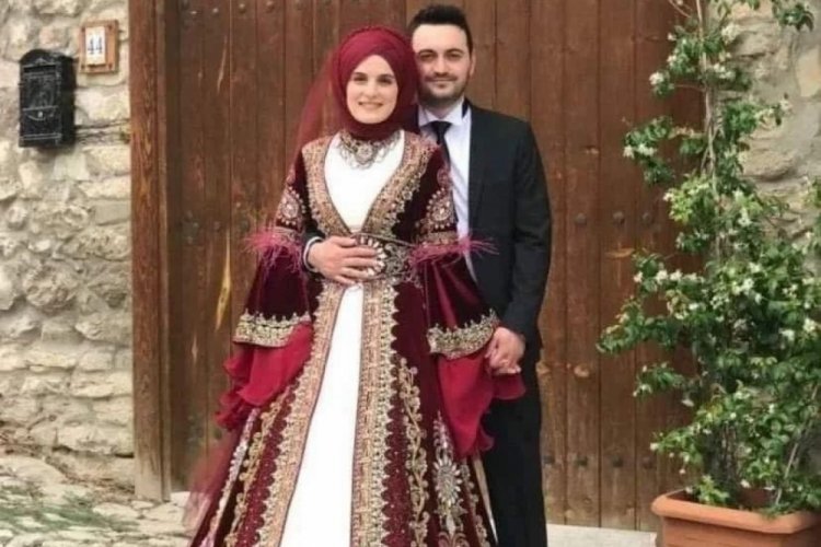 Depremde hayatını kaybeden 8 aylık hamile &ouml;ğretmen defnedildi