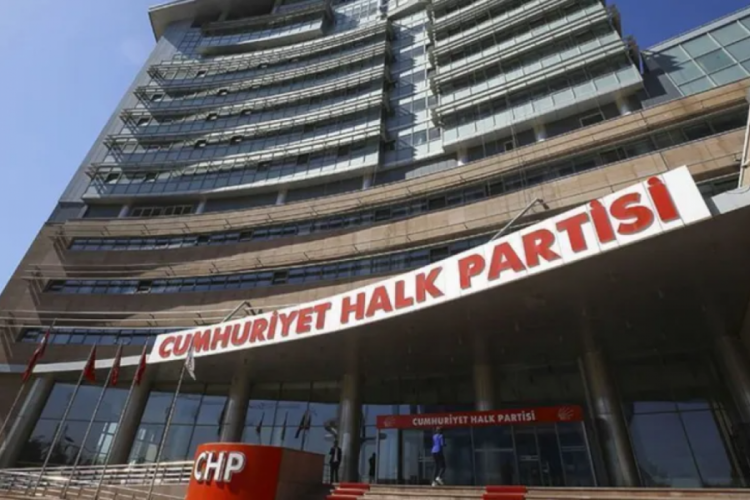 CHP ve İYİ Parti depremzedelere destek i&ccedil;in maaşlarını bağışladı