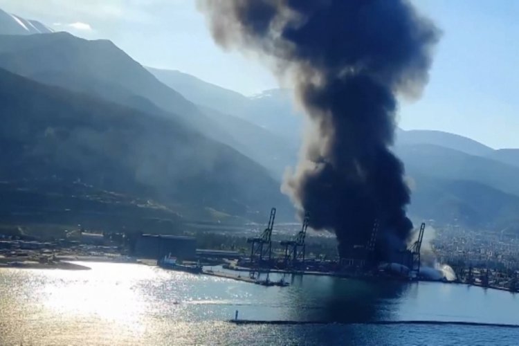 Rusya, İskenderun limanındaki yangın s&ouml;nd&uuml;rme &ccedil;alışmalarına destek veriyor
