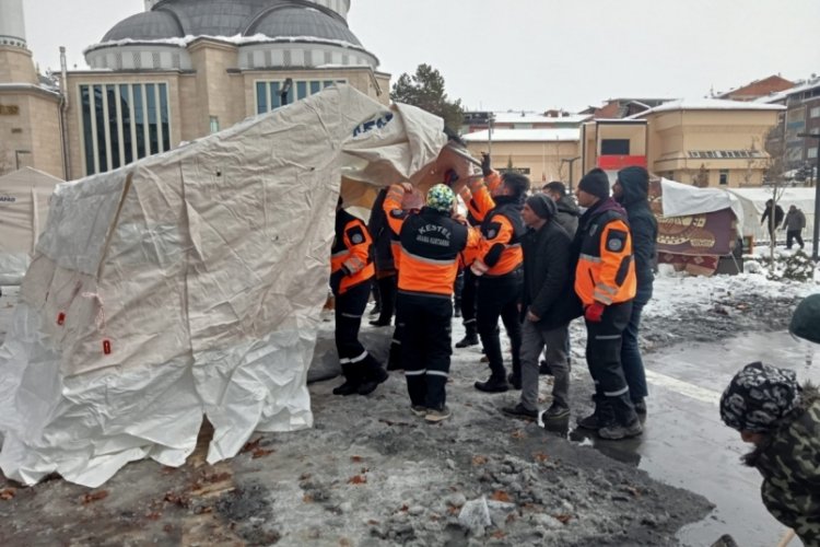 Depremzedelerin &ccedil;adırlarına Bursa'dan yardım eli