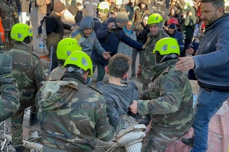 Azerbaycanlı arama kurtarma ekipleri Kahramanmaraş'ta 44 kişiyi kurtardı