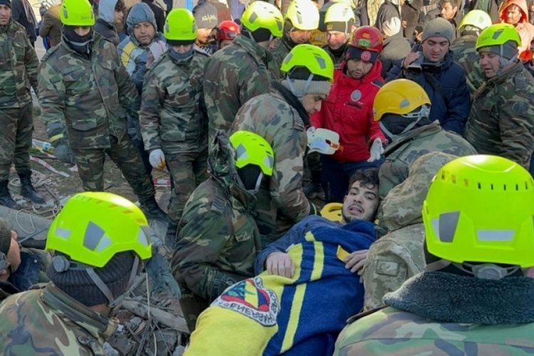 Kahramanmaraş'ta Azerbaycanlı arama kurtarma ekipleri 44 kişiyi kurtardı