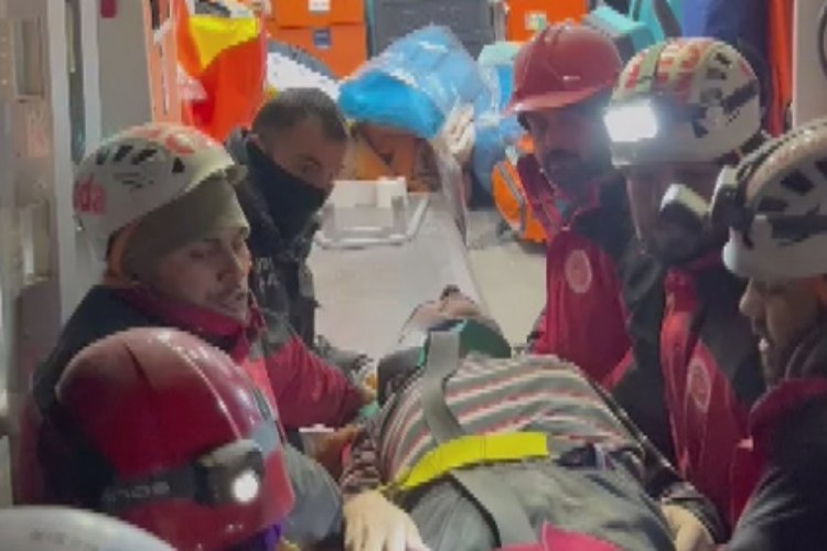 Kahramanmaraş'ta 87 saat sonra Remzi amca kurtarıldı