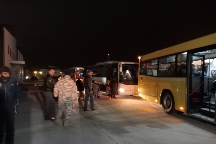 Kahramanmaraş'taki 107 depremzede TSK'ya ait u&ccedil;akla İstanbul'a getirildi