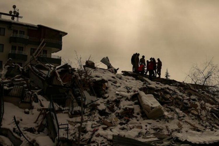 Meydana gelen depremlerde 4 Azerbaycanlı hayatını kaybetti