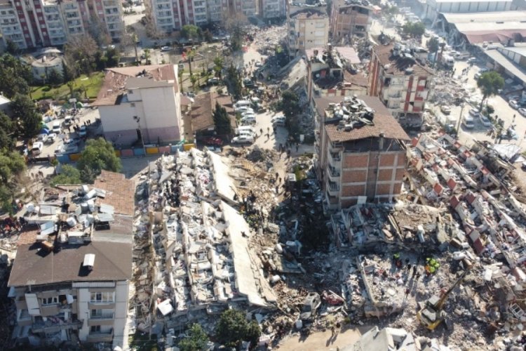 Zafer Partisi Bursa ekipleri deprem b&ouml;lgesinde yaraları sarıyor!