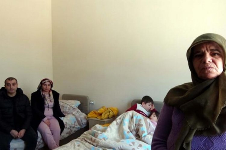 Malatya'da kredi ile aldığı ev, depremde &ccedil;&ouml;ken aile son anda kurtuldu