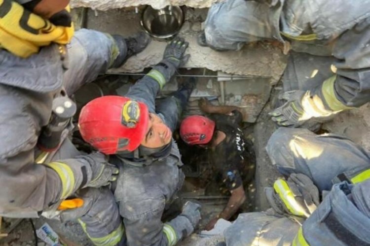 103 saat sonra gelen umut: Hatay'da 6 kişi enkazdan sağ olarak &ccedil;ıkarıldı