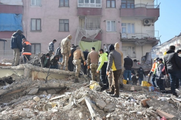 Diyarbakır'da yıkılan binaları yapan sorumlular mercek altında