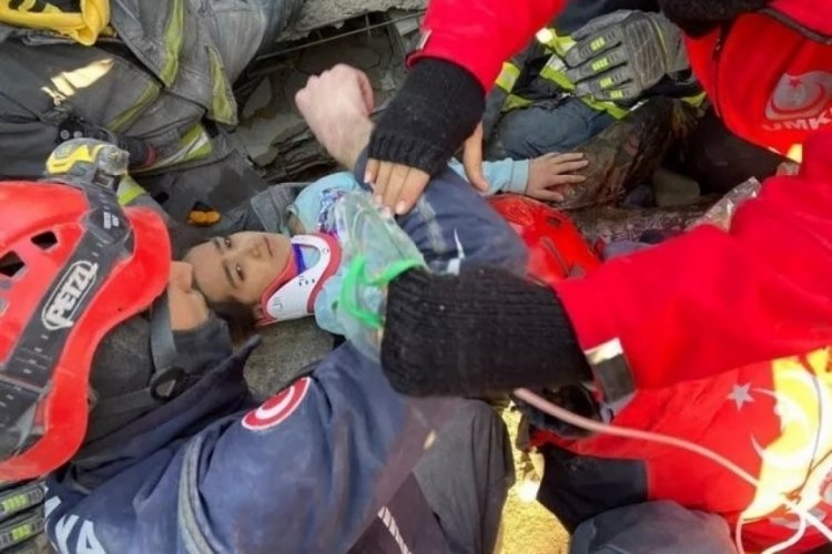 Enkazdan &ccedil;ıkarılan Ayfer Zeynep Bastık dinlemek istemişti: Şarkıcıdan paylaşım geldi