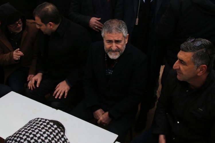 Bakan Nebati, bir maaşını depremzedeler i&ccedil;in bağışladı