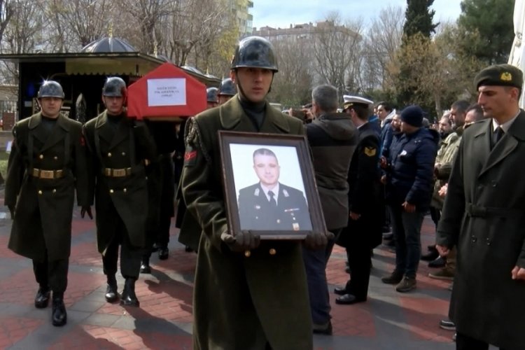 Depremde hayatını kaybeden baş&ccedil;avuş, İstanbul'da son yolculuğuna uğurlandı