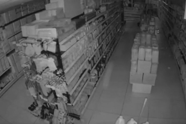 Depremi şiddetini g&ouml;steren yeni bir video ortaya &ccedil;ıktı