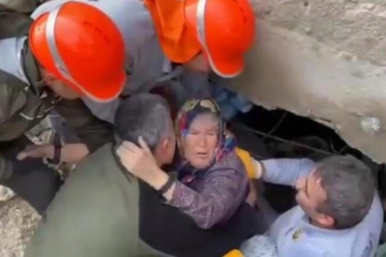 Hatay'da kurtarma anında duygu dolu anlar