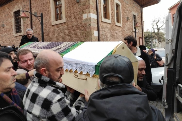 Depremde hayatını kaybeden Bursalı &Ccedil;etinbilek son yolculuğuna uğurlandı