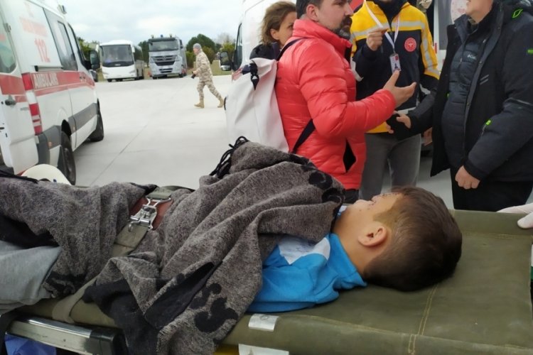 Deprem b&ouml;lgesinden 53 yaralı daha İstanbul'a getirildi
