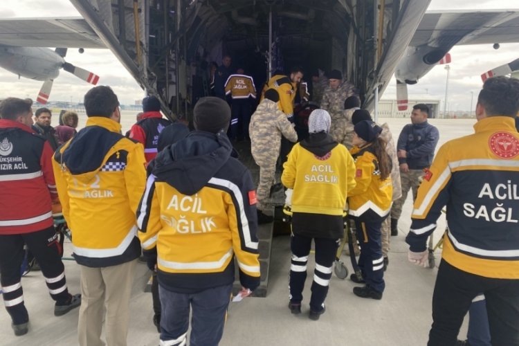 İstanbul'a deprem b&ouml;lgesinden 53 yaralı getirildi