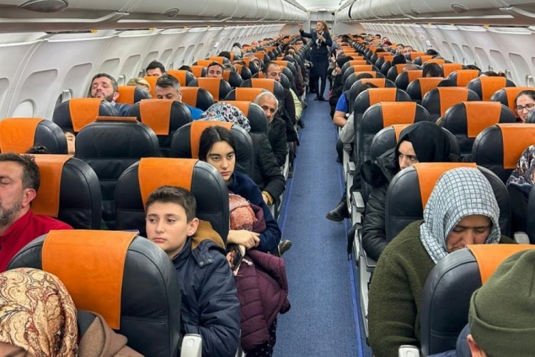 Beşiktaşlı futbolcular, deprem b&ouml;lgesi Gaziantep'e &ouml;zel u&ccedil;ak g&ouml;nderdi