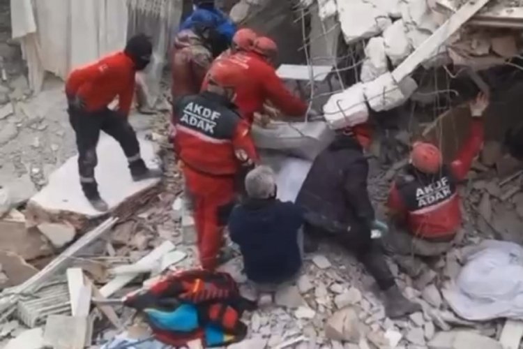 Kurtarma ekibi enkaz altında kaldı!