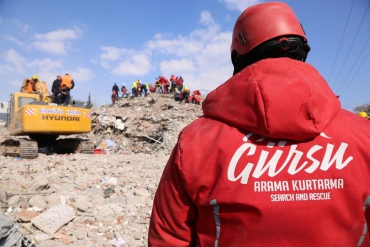 Bursa G&uuml;rsu ekibi H&uuml;sam Muhammed El H&uuml;seyin'i enkazdan kurtardı