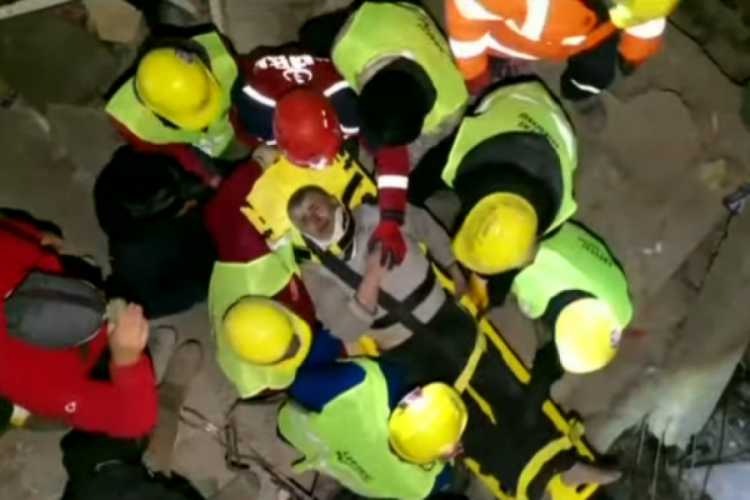 Kahramanmaraş'ta 138. saatte karı koca kurtarıldı