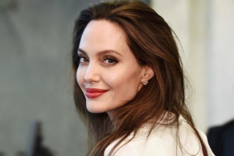 Angelina Jolie'den T&uuml;rkiye'deki depremzedeler i&ccedil;in bağış &ccedil;ağrısı