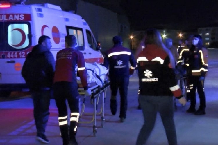 Depremde yaralanan 6 kişi İstanbul'a getirildi