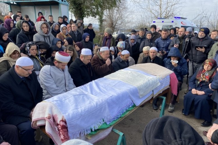 Depremde hayatını kaybeden Cansu &ouml;ğretmen toprağa verildi