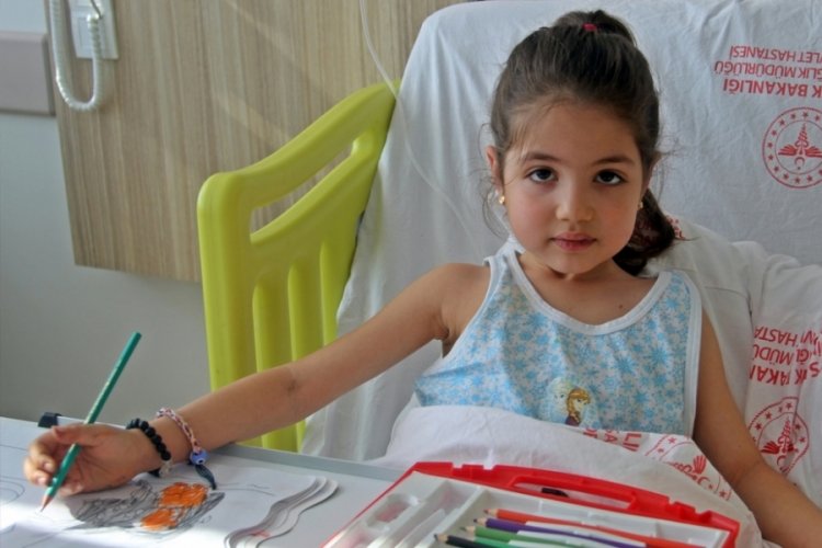 Muayene olmadan su i&ccedil;mek istememişti! Hazal suyunu i&ccedil;ti: Durumu iyi