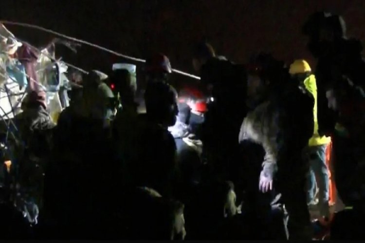 Gaziantep'te 160. saatte Saadet Coşkun enkazdan sağ &ccedil;ıkarıldı