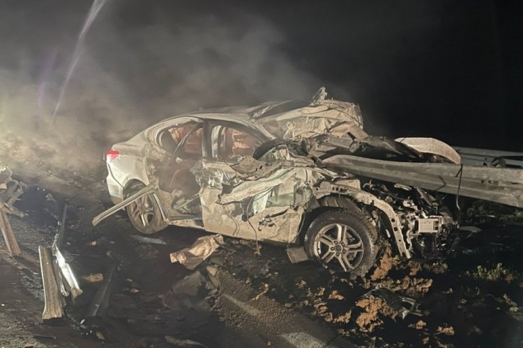 Bursa'da otomobil bariyere girdi: 1 &ouml;l&uuml;