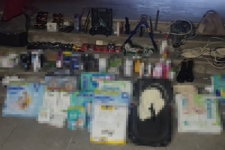 Depremzedelerin malzemesini &ccedil;alan 10 hırsız tutuklandı