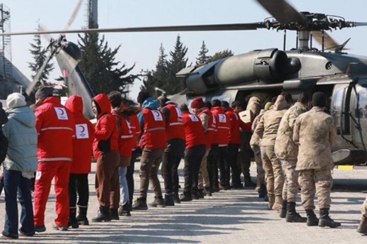 Deprem b&ouml;lgesindeki 900 k&ouml;ye Kızılay'dan yardım
