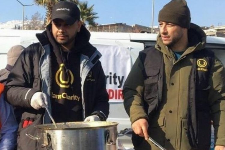 D&uuml;nyaca &uuml;nl&uuml; şarkıcı Maher Zain, Kahramanmaraş'a gelerek depremzedelere yemek dağıttı