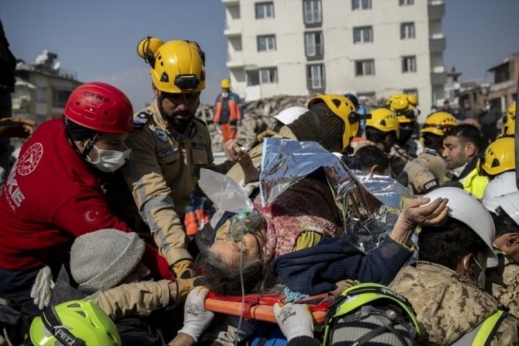 Hatay'da Serap D&ouml;nmez 176'ncı saate enkazdan kurtarıldı