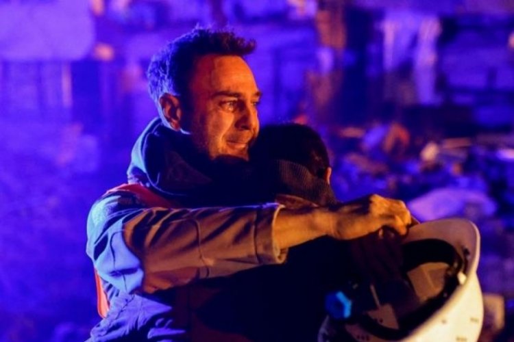 Oyuncu Og&uuml;n Kaptanoğlu, deprem sonrası afet b&ouml;lgesine koştu!