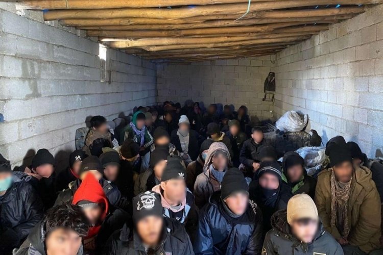 60 ka&ccedil;ak g&ouml;&ccedil;men ile 1 organizat&ouml;r Van'da yakalandı