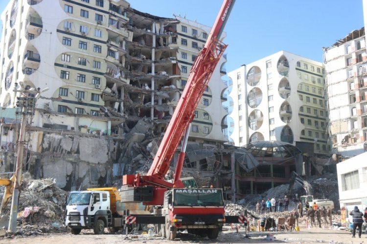 Diyarbakır'da depremde 7 sağlık &ccedil;alışanı yaşamını yitirdi
