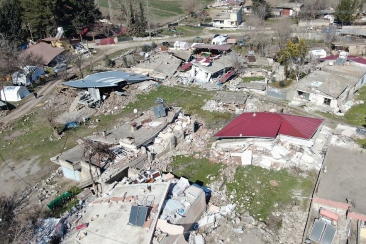Deprem k&ouml;yleri yerle bir etti!