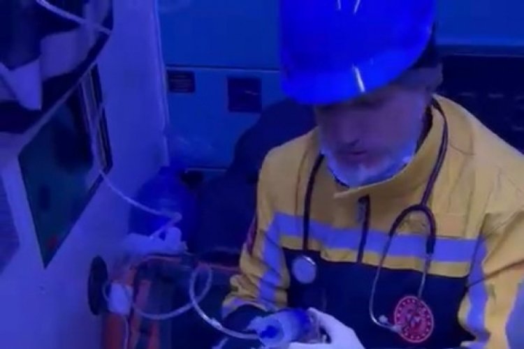 Hatay'da enkazdan &ccedil;ıkarılan kadının s&ouml;zleri y&uuml;rekleri dağladı