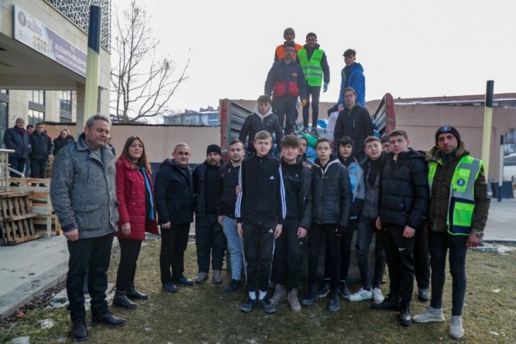 K&uuml;tahya'da Zabıta M&uuml;d&uuml;rl&uuml;ğ&uuml; personelinden depremzedelere yardım