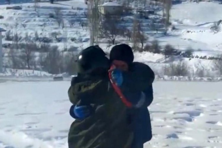 Kahramanmaraş'ta Mehmet&ccedil;ik'i g&ouml;ren k&ouml;yl&uuml;lerin duygusal anları