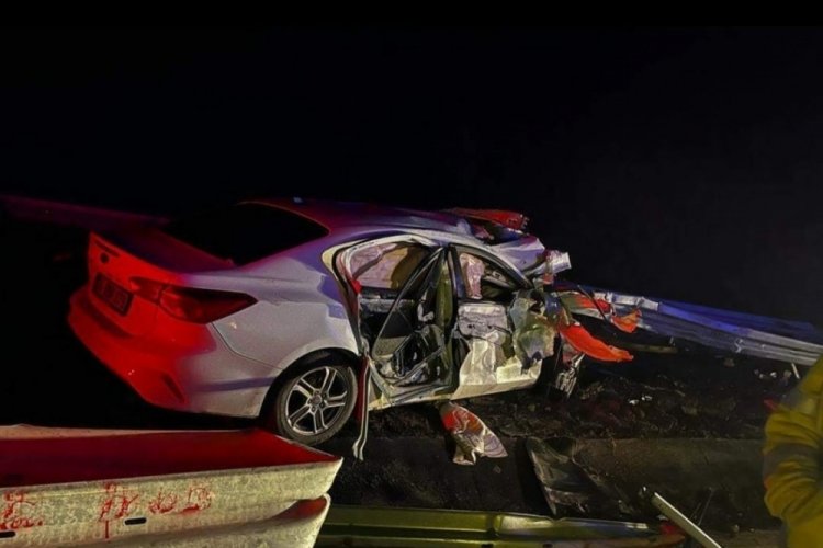 Bursa  Balıkesir istikametinde kaza: 1 &ouml;l&uuml;, 1 yaralı