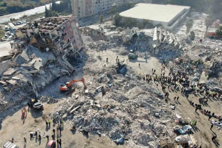 Havadan Hatay'daki arama-kurtarma &ccedil;alışması g&ouml;r&uuml;nt&uuml;lendi