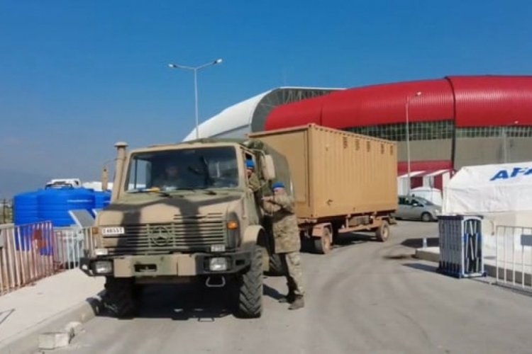 Deprem b&ouml;lgesinde banyo ve tuvaletlerin kurulumu Mehmet&ccedil;ik tarafından ger&ccedil;ekleştirdi