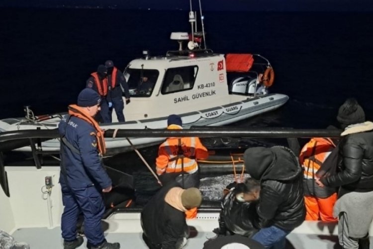 İzmir a&ccedil;ıklarında 45 g&ouml;&ccedil;men kurtarıldı