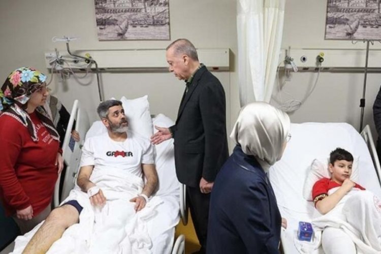 Cumhurbaşkanı Erdoğan yaralı depremzedeleri ziyaret etti