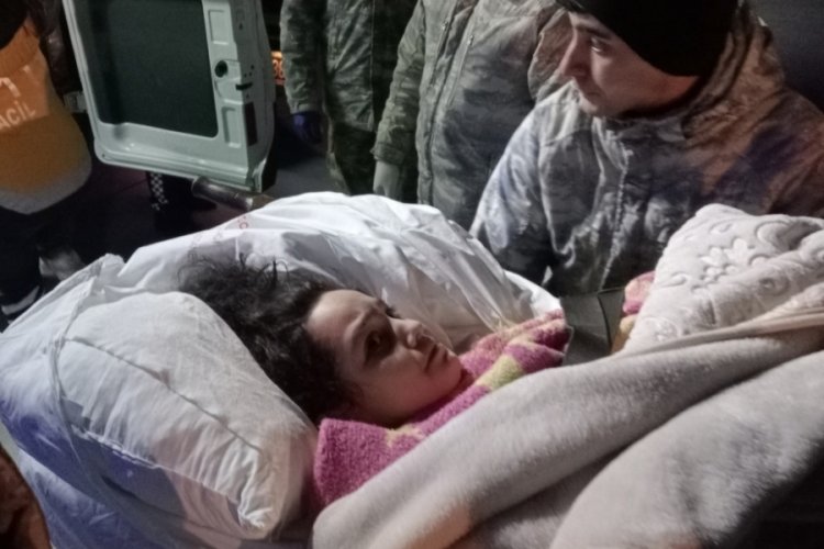 49 depremzede İstanbul'a getirildi