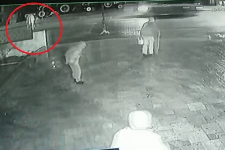 Samsun'da yolun karşısına ge&ccedil;meye &ccedil;alışırken minib&uuml;s &ccedil;arptı